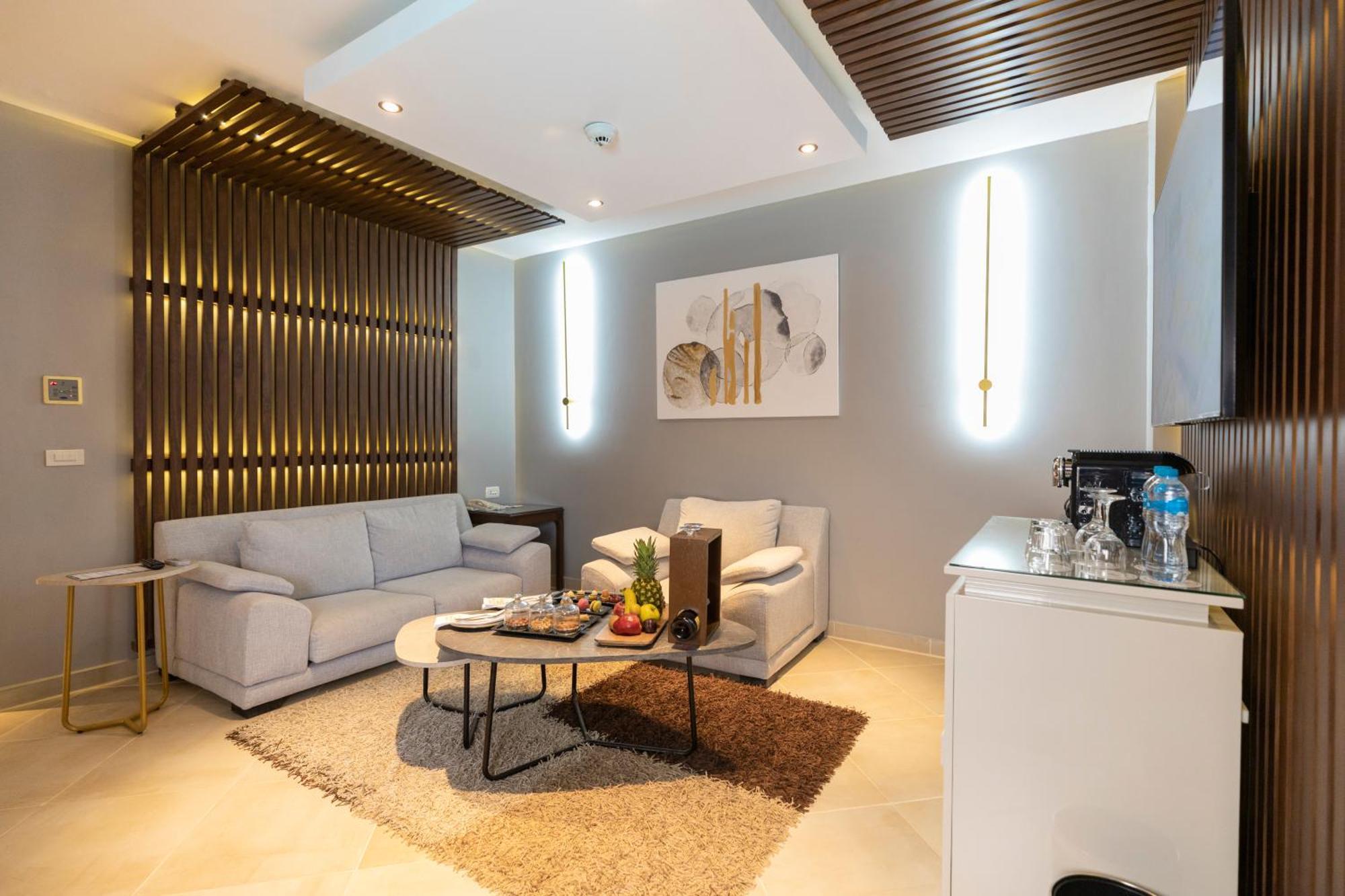 Pool Suite Posh Club
