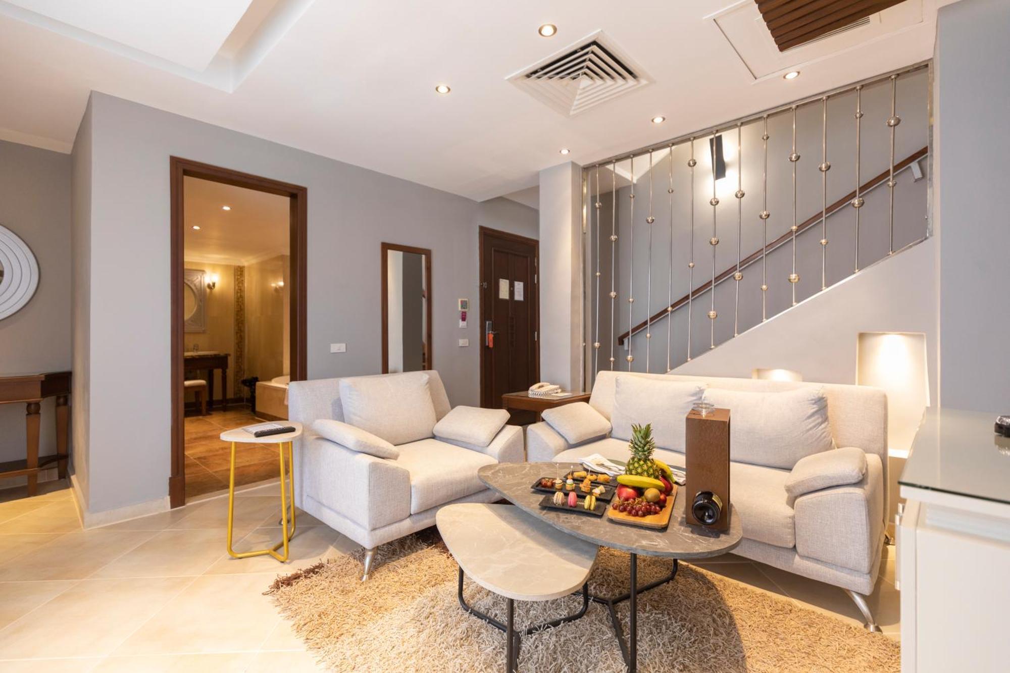 Jacuzzi Suite Posh Club