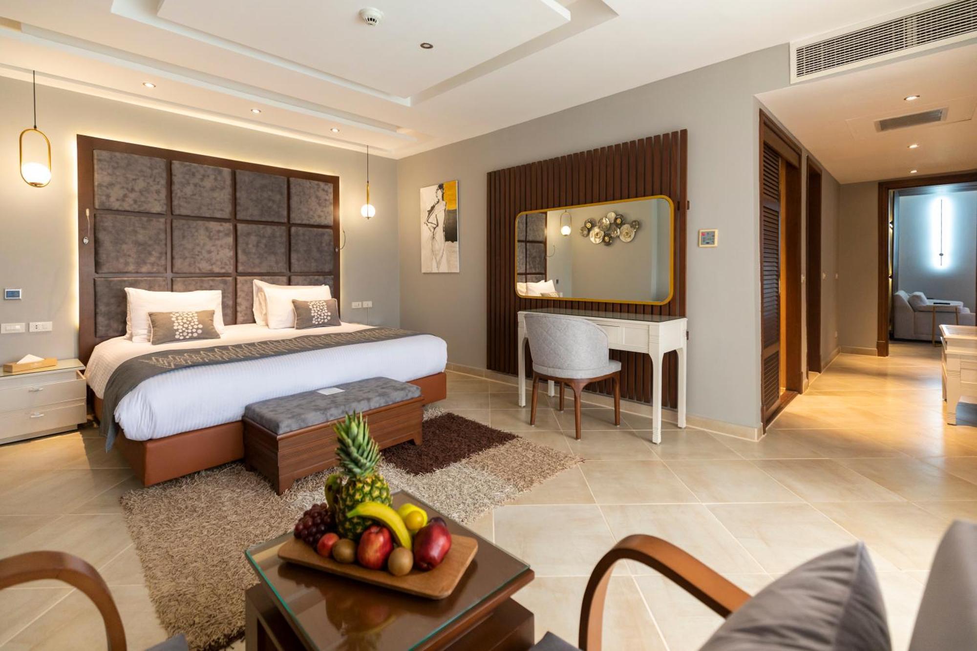 Pool Suite Posh Club